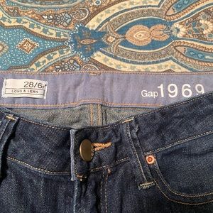 Gap 1969 Ladies jeans. Size 6R Long and Lean. Excellent condition.